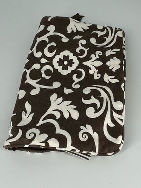 thirty-one Brown and White Floral Zip Organizer
